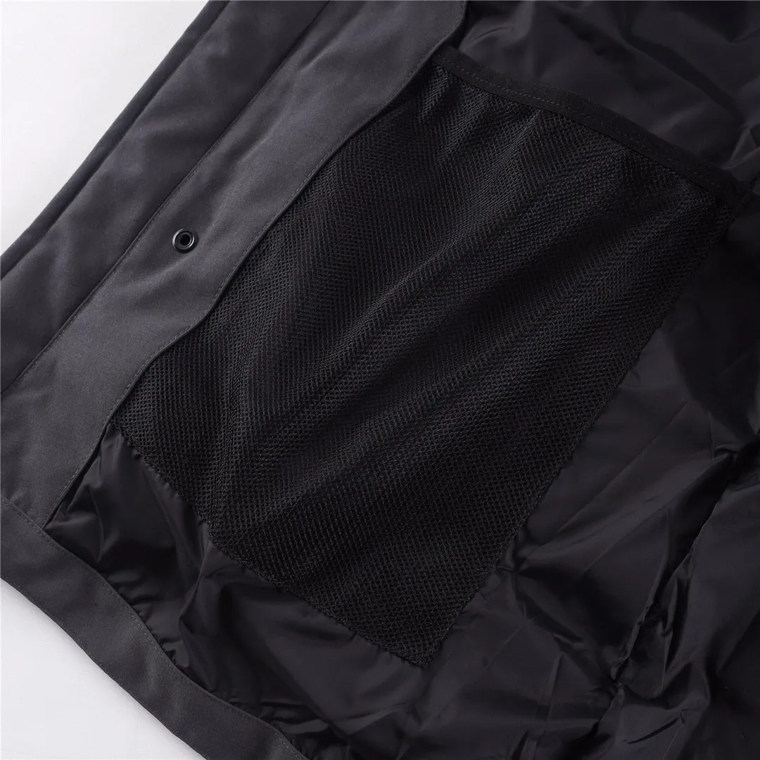 P320 Canada Goose Canada Goose #Freestyle Crew 4154M men's and women's vest down# ➖ Genuine synchronous anti-counterfeiting chip sensor! ➖ Imported Behringer embroidery machine to customize 10,000-needle embroidery logo! ➖ Imported 21-count polyester-cotton blended original fabric, using Feather-Light 10D waterproof coating fabric, made of 84.5% polyester fiber and 15.5% cotton, 100% the best feel in the entire network! ➖ The genuine official website uses the national standard 80 white duck down, and will never be misled by false claims such as 90 down or goose down! ➖ 100% nylon nylon lining with double double-layer sealing design to prevent velvet from running away. Top-grade polar fleece is used in the collar and pockets to keep warm and comfortable! ➖ Yoshida YKK provides original custom-made electroplated sliders. YKK two-way lockable zippers are tight and smooth and will not peel off paint! ➖ 3M composite original Velcro is durable, and all accessories and hardware are disassembled and customized!  SIZE: XS S M L XL XXL [Attached: Size chart]